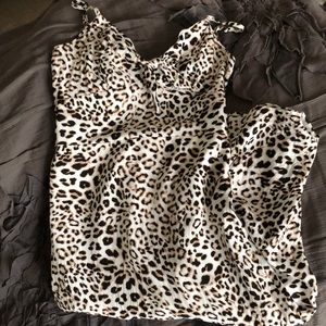 nordstrom Dresses - Row🖤A animal print dress nordstrom Dresses - Row🖤A animal print dress